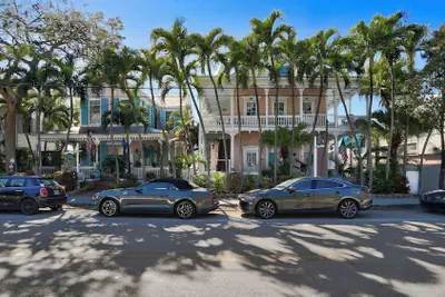 Photo 2 - The Palms Hotel