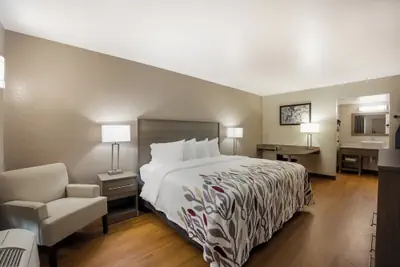 Photo 2 - Red Roof Inn & Suites Thomasville