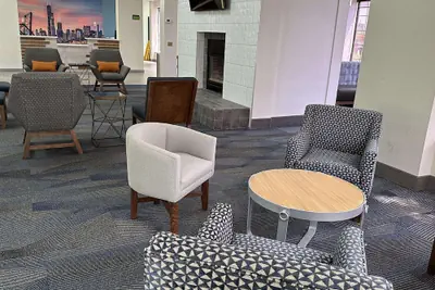 Photo 4 - La Quinta Inn & Suites by Wyndham South Holland
