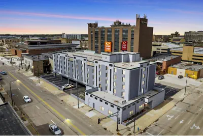 Photo 2 - Econo Lodge Inn & Suites Waterloo Downtown