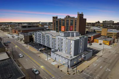 Photo 2 - Econo Lodge Inn & Suites Waterloo Downtown