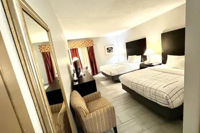 Photo 2 - La Quinta Inn & Suites by Wyndham Salina