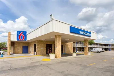 Photo 2 - Motel 6 Baton Rouge, LA - Southeast