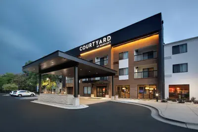 Photo 2 - Courtyard by Marriott Grand Rapids Airport