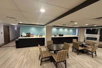 Photo 2 - Quality Inn & Suites Detroit Metro Airport