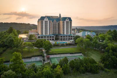 Photo 2 - Chateau On The Lake Resort Spa and Convention Center
