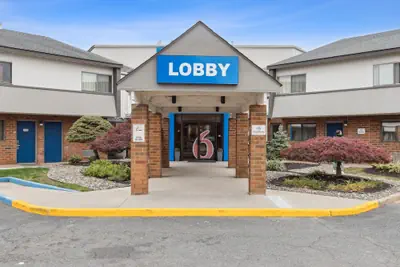 Photo 2 - Motel 6 Piscataway, NJ