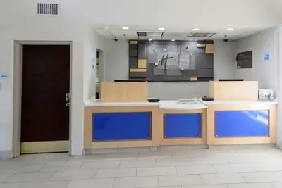 Photo 2 - Holiday Inn Express Hillsborough by IHG
