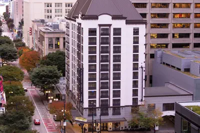 Photo 2 - The Paramount Hotel