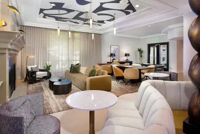 Photo 5 - The Paramount Hotel