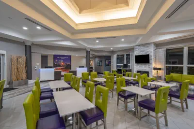 Photo 2 - La Quinta Inn & Suites by Wyndham Birmingham Hoover