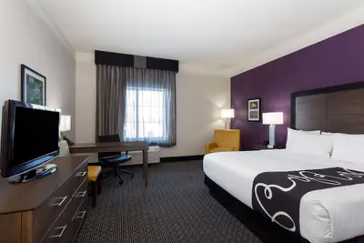 Photo 2 - La Quinta Inn & Suites by Wyndham Denver Boulder-Louisville