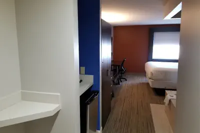 Photo 5 - Holiday Inn Express Birch Run - Frankenmuth Area by IHG