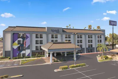 Photo 2 - Spark by Hilton Bakersfield Central