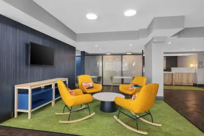 Photo 4 - Spark by Hilton Bakersfield Central
