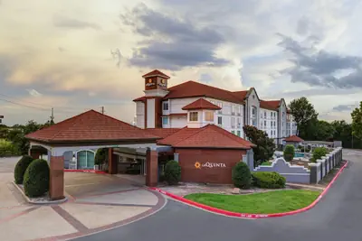 Photo 2 - La Quinta Inn & Suites by Wyndham Sherman