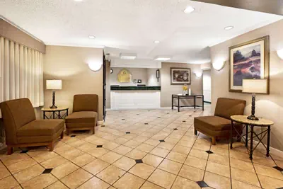 Photo 3 - La Quinta Inn by Wyndham Detroit Canton