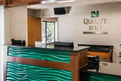 Photo 3 - Quality Inn & Suites Warren - Detroit