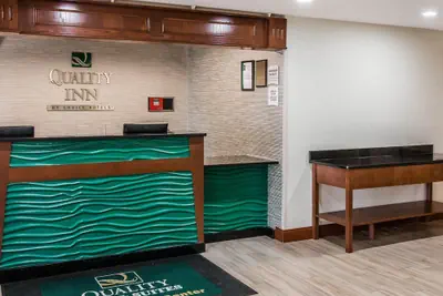 Photo 4 - Quality Inn & Suites Warren - Detroit