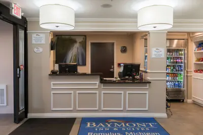 Photo 2 - Baymont by Wyndham Detroit Airport/Romulus