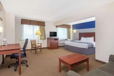 Photo 3 - Baymont by Wyndham Dubuque