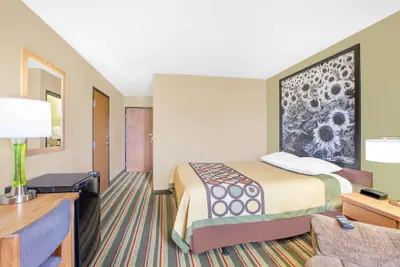 Photo 5 - Super 8 by Wyndham Mt Pleasant