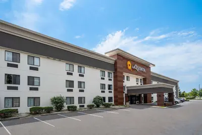 Photo 2 - La Quinta Inn by Wyndham Indianapolis Airport Executive Dr