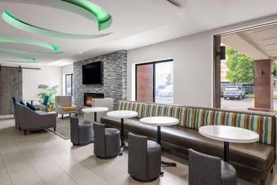 Photo 5 - La Quinta Inn by Wyndham Indianapolis Airport Executive Dr