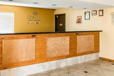 Photo 3 - Quality Inn & Suites Shelbyville I-74