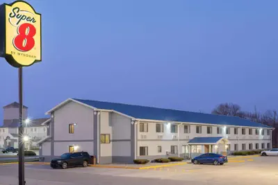 Photo 2 - Super 8 by Wyndham Danville