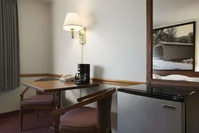 Photo 5 - Super 8 by Wyndham Danville