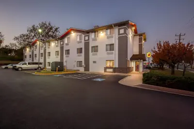 Photo 2 - Super 8 by Wyndham College Park Wash DC Area