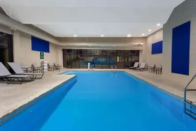 Photo 2 - La Quinta Inn & Suites by Wyndham Effingham
