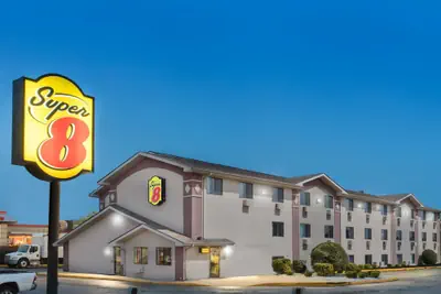 Photo 2 - Super 8 by Wyndham Aberdeen MD