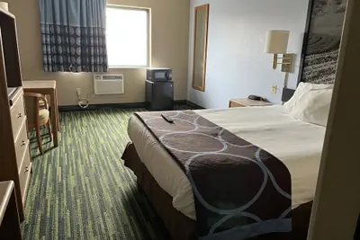 Photo 5 - Boarders Inn & Suites by Cobblestone Hotels - Waterloo/Cedar Falls