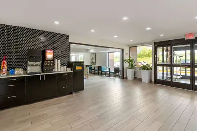 Photo 5 - La Quinta Inn & Suites by Wyndham Des Moines West Clive