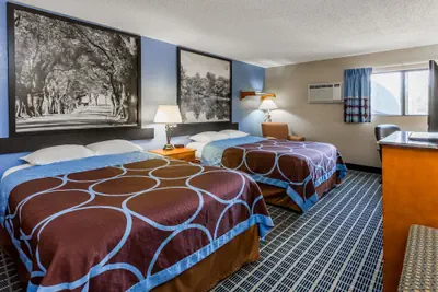 Photo 5 - Super 8 by Wyndham Iowa City/Coralville