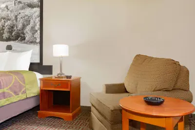 Photo 5 - Super 8 by Wyndham Fort Madison