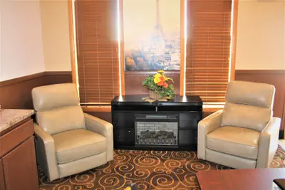 Photo 5 - Super 8 by Wyndham Burlington