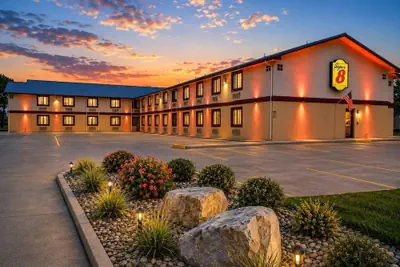 Photo 2 - Super 8 by Wyndham Champaign