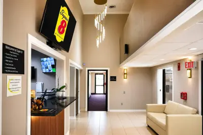Photo 3 - Super 8 by Wyndham Champaign