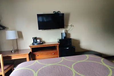 Photo 5 - Super 8 by Wyndham Champaign