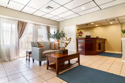 Photo 2 - Auburn House Hotel