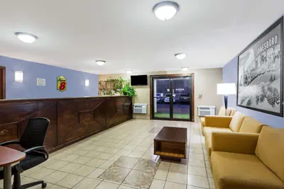 Photo 5 - Super 8 by Wyndham Jonesboro