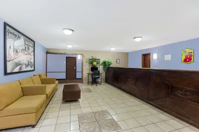 Photo 3 - Super 8 by Wyndham Jonesboro