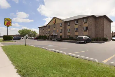 Photo 2 - Super 8 by Wyndham Bridgeview/Chicago Area