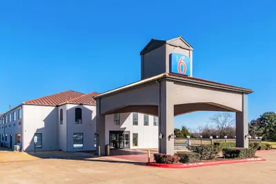Photo 2 - Motel 6 Ennis, TX