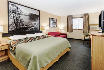 Photo 4 - Super 8 by Wyndham Ottawa Starved Rock