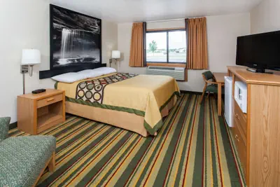 Photo 5 - Super 8 by Wyndham Ottawa Starved Rock