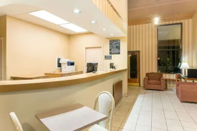 Photo 2 - Super 8 by Wyndham Riviera Beach West Palm Beach